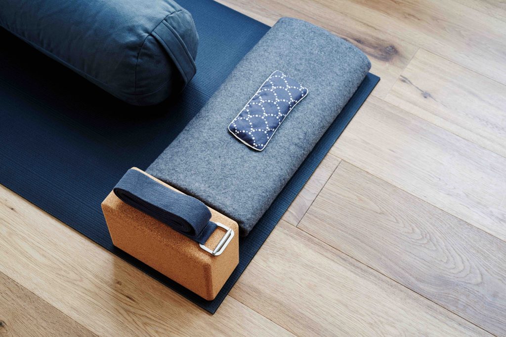 hm-yoga-bolster-lr